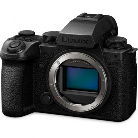 Panasonic Lumix S5 II X :...